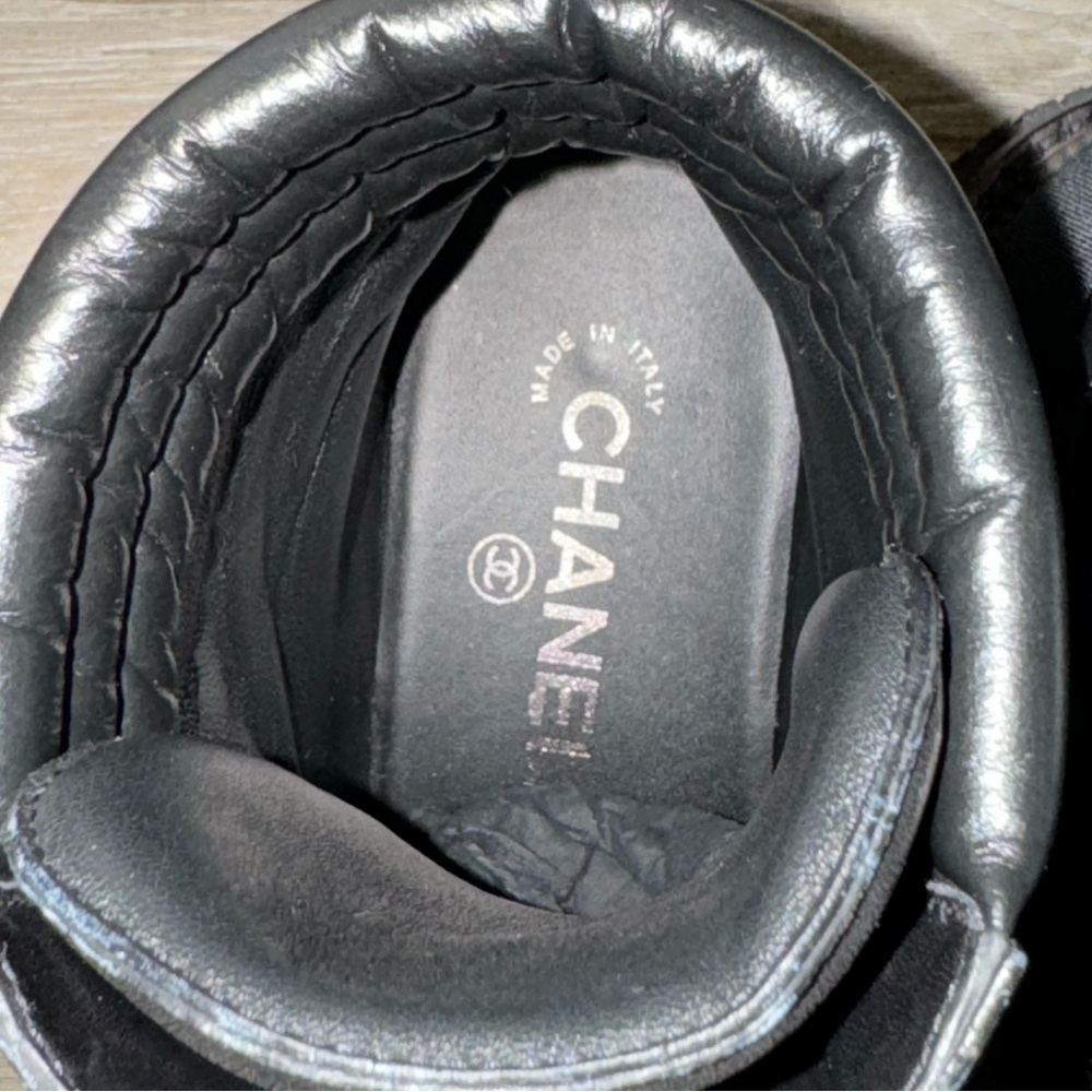 CHANEL Combat Calfskin Grosgrain Quilted Lace Up Boots Size 37 - Picture 13 of 17